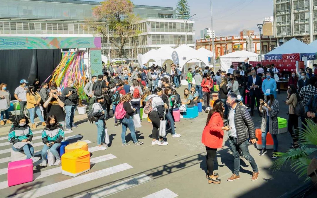 UCU participa de la Feria “El Becario te Muestra” en Paraná