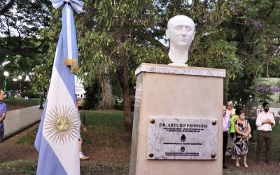 Con adhesión de UCU: inauguraron el busto de Frondizi