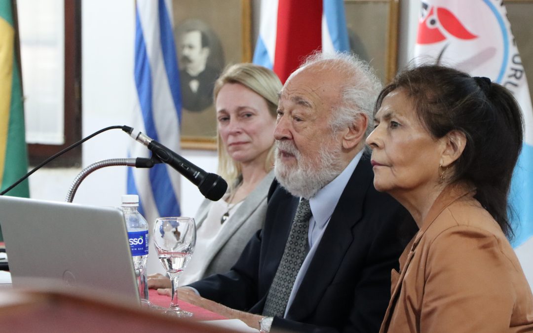 Presentaron un libro sobre la vida plena para adultos mayores