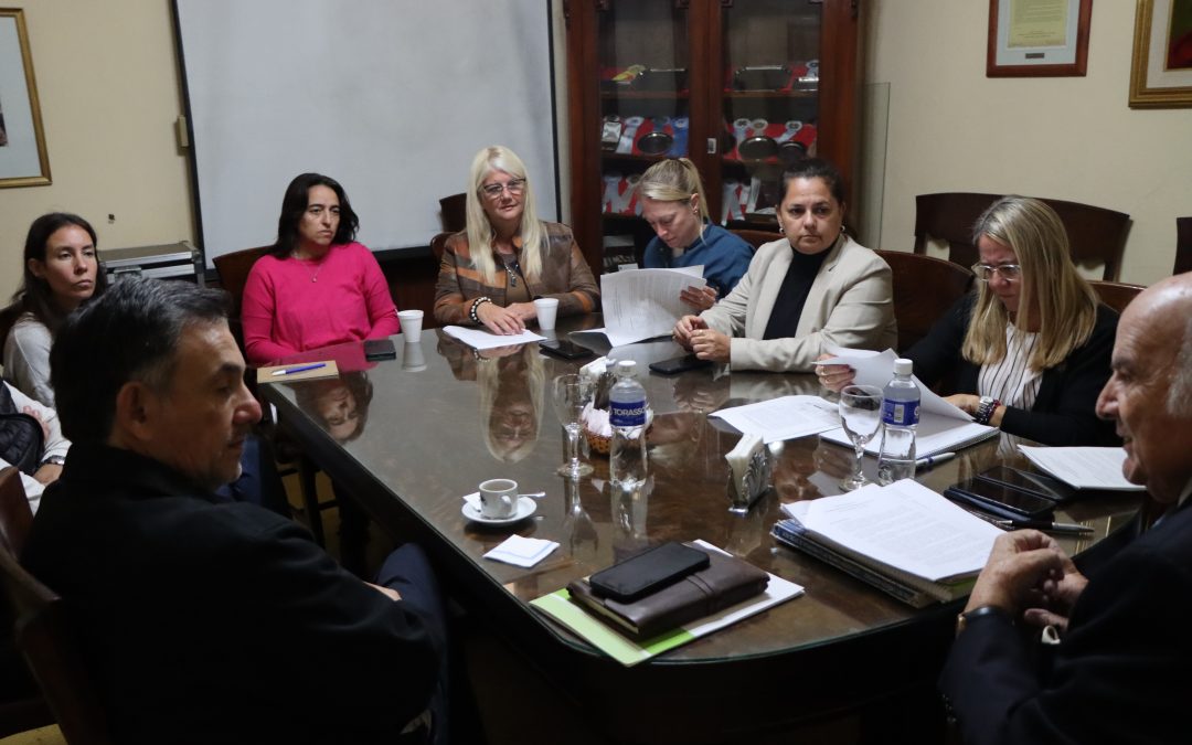 Reunión entre el Rector Dr. Héctor Sauret y el Senador Provincial Dr. Martín Oliva en el marco del proyecto CIPER