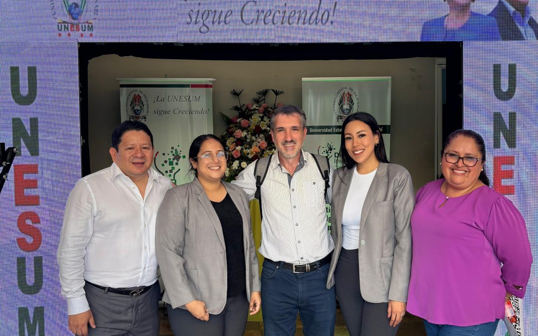 El investigador de la UCU, Adrian Pino dictó una conferencia magistral en Ecuador sobre Inteligencia Artificial y desinformación
